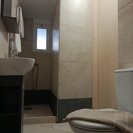 Cozy Near The Center Apartment *